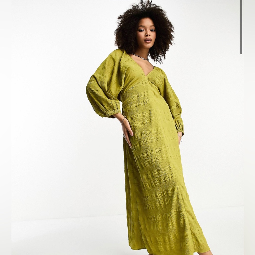 NWOT ASOS DESIGN textured v neck batwing midi dress with open back in olive